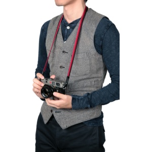 Artisan & Artist ACAM-312A BlackRed, Strap de matase pentru camere foto