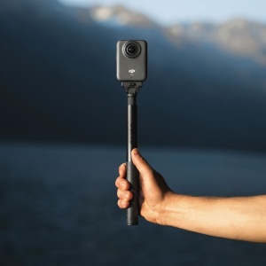 DJI Osmo 360 Adventure Combo, Kit Camera de actiune 360° cu 3 acumulatori si selfie stick