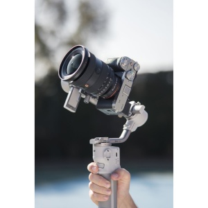 DJI RS 4 Mini, Stabilizator gimbal profesional pentru camere mirrorless si smartphone-uri