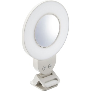 Lampa circulară LED Godox Litemons LR30Bi montată pe spatele unui smartphone prin prindere magnetică.