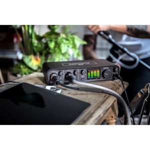 MOTU M4, Interfata Audio-MIDI 4x4 Analog, 2 Preampuri, 24-Bit/192 kHz
