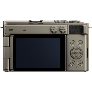 Panasonic Lumix S9 Titanium Black Kit 18-40mm F/4.5-6.3 | Vivomag
