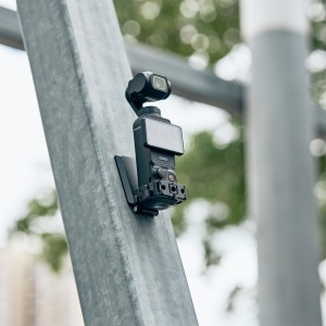 SmallRig 5581, Suport Quick Release pentru DJI Osmo Pocket 3, Arca-Swiss, inclinare 230°
