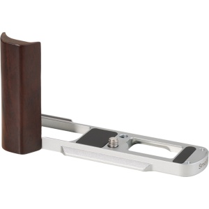Placa de montare in forma de L SmallRig 5943 cu maner din lemn argintiu pentru camera Panasonic LUMIX L10