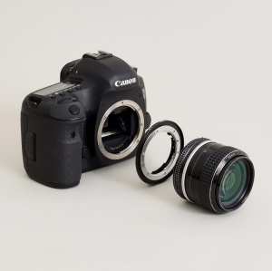 Urth ULMA-F-EF, Adaptor Obiectiv montura Nikon F la camere Canon EF/EF-S