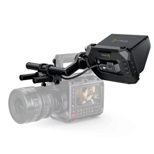 Monitor Blackmagic PYXIS Monitor EVF Kit tactil de 5 inch montat cu parasolar pliabil si brate de prindere din carbon