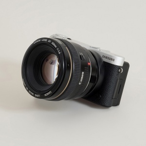 Urth ULMA-EF-NX, Adaptor Obiectiv montura Canon EF  EF-S la camere Samsung NX