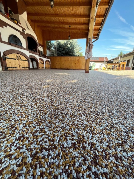 Pardoseală epoxidică din covor de piatră IZOCOR PCC 26.4 kg – finisaj decorativ și rezistent pentru exterior - Img 3