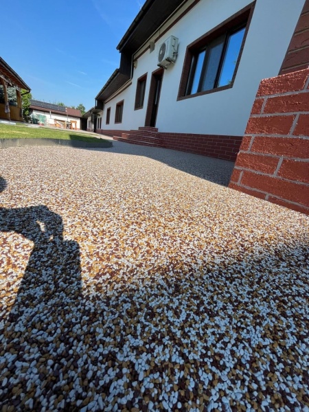 Pardoseală poliuretanică din covor de piatră IZOCOR PC 26 kg – finisaj decorativ și rezistent pentru exterior - Img 5