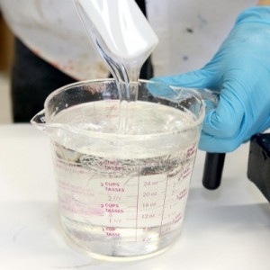 Rășină epoxidică transparentă IZOCOR I4 1.5 kg – pentru turnări mici, lemn și încapsulări la interior - Img 2