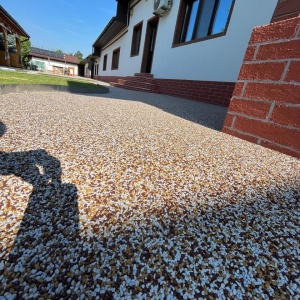 Pardoseală poliuretanică din covor de piatră IZOCOR PC 26 kg – finisaj decorativ și rezistent pentru exterior - Img 5
