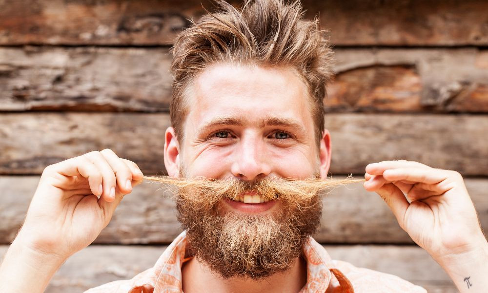 Ai auzit de mustața handlebar? Cum ți-o faci și cum o întreții?
