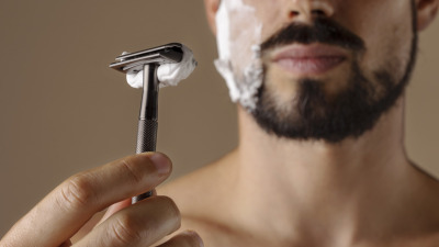 Diferența dintre aparatele de ras cu pieptene deschis (open comb) și cele cu pieptene închis (closed comb)