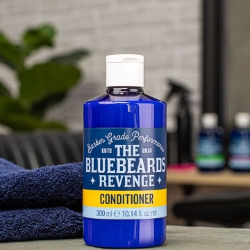 Parfumul clasic se remarca printr-o explozie citrică de bergamotă și lime revigorant, completată de un amestec botanic de lavandă, patchouli, chihlimbar și mosc.  Fara Parabeni  Formula complet vegana