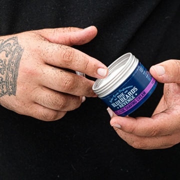 Crema pentru barbierit fara pamatuf The Bluebeards Revenge Brushless Shaving Solution 150ml