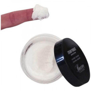 Pomada Baxter of California Cream Pomade este un produs de styling premium ce oferă părului o fixare și un aspect natural.