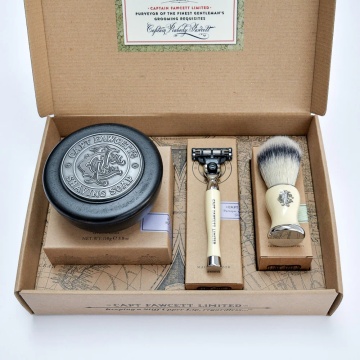 Set barbierit Captain Fawcett Shave Brush, Razor & Soap Gift Set