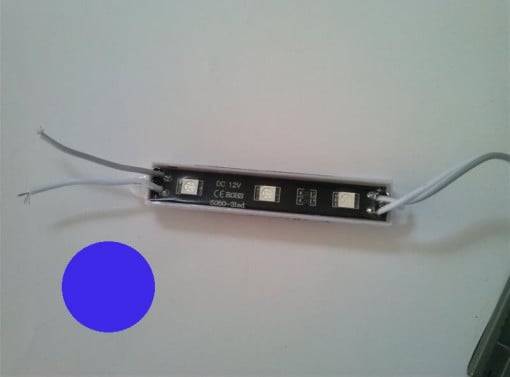 Modul 3 SMD 5050 12V fundal negru lumina albastra
