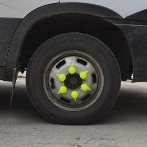 SET 10 BUCATI CAPAC PLASTIC PENTRU PREZON ROATA CU INDICATOR 33' NEON GALBEN 41 MM - Img 1