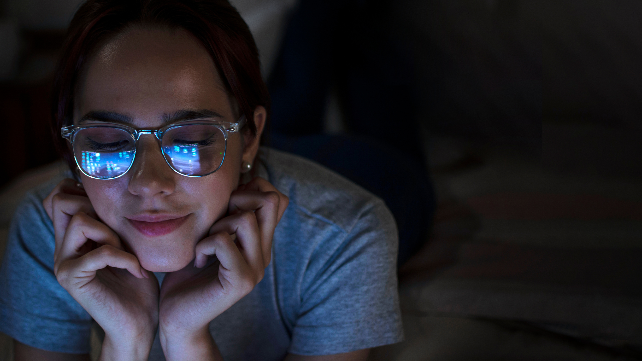 Lumina albastră și ochii tăi – ce se întâmplă de fapt și cum te protejezi