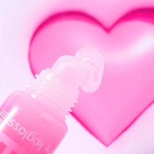 Luciu de buze Duo stralucitor si balsam, KISS BOMB Strawberry Sweetie! 01, Essence - Img 5