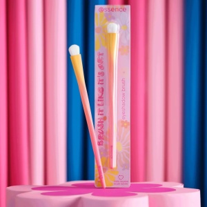 Pensula pentru fard de pleoape BRUSH IT LIKE IT'S ART, 1 bucata, Essence - Img 3