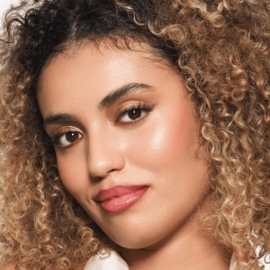 Set 3 produse pentru fata More Than Glow Gold, Catrice - Img 4