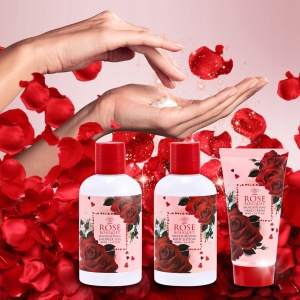 Set cosmetice cu parfum de trandafir, 3 produse intr-un cosulet de rachita 1637, Aurora - Img 2