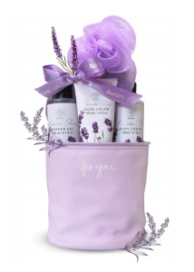 Set produse cosmetice cu lavanda, gel de dus 200 ml, crema de corp 200 ml, crema de maini 100 ml si burete in geanta cosmetica mov, Aurora