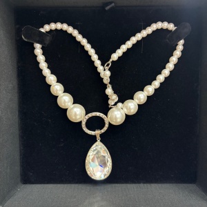 Colier elegant cu perle de dimensiuni descrescătoare Edith Pearls, Crystal