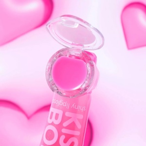 Luciu de buze Duo stralucitor si balsam, KISS BOMB Strawberry Sweetie! 01, Essence - Img 3