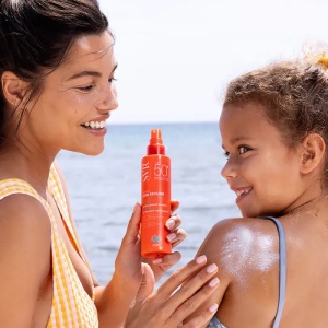 Spray hidratant invizibil cu SPF 50+ Sun Secure, 200ml, SVR - Img 2