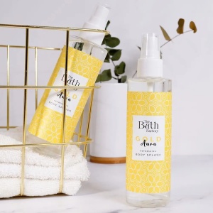 Gold Aura Gift Box Lotiune 250 ml, Scrub 300 g, Gel de Dus 250 ml, Sapun Lichid 300 ml, Body Mist 200 ml, The Bath Factory - Img 6