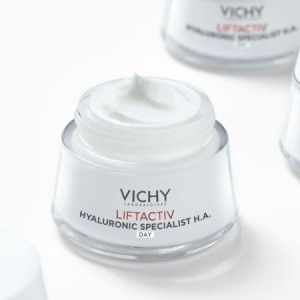 Pachet Cremă de zi antirid Liftactiv HA, 50 ml + Cremă de noapte Liftactiv HA, 15 ml + Fluid cu SPF 50+ Capital Soleil, 3 ml + Șampon anti-mătreață Dercos, 6 ml, Vichy - Img 5