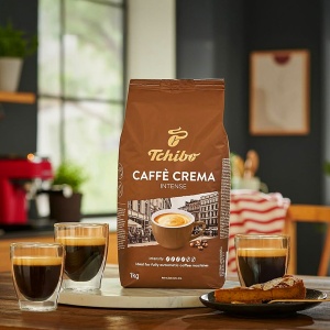 Ceasca si boabe cafea Tchibo Caffe Crema Intense