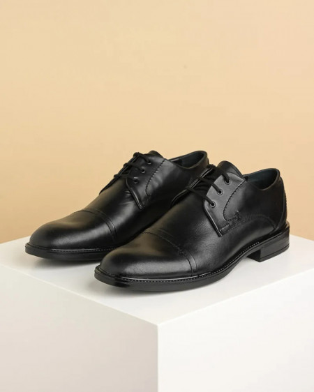Elegantne crne muške cipele domaće proizvodnje, slika 1