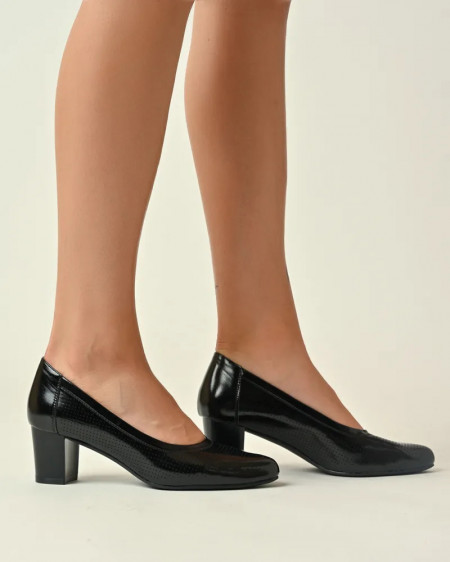 Ženske cipele u crnoj boji C2341