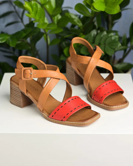 Kožne sandale sa kaišićima u crvenoj boji, slika 1