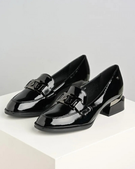 Crne lakovane ženske cipele na malu petu, slika 1