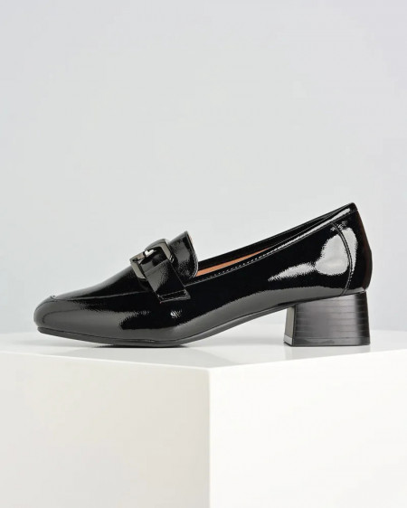 Lakovane crne cipele na nižu petu, slika 2
