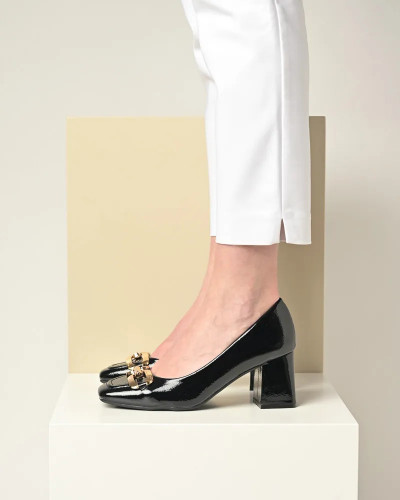 Cipele za žene sa zlatnom šnalom, slika 3