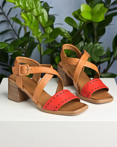 Kožne sandale sa kaišićima u crvenoj boji, slika 2
