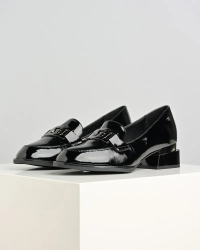 Crne lakovane ženske cipele na malu petu, slika 2