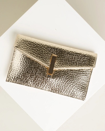 Ženska pismo torbica sa elegantnom kopčom T022655 zlatna