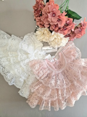 Rochiță de botez Novia – rochie elegantă pentru fetițe, model delicat din materiale fine