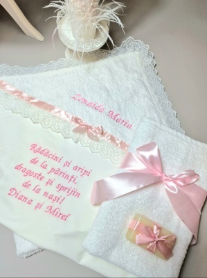 Trusou botez personalizat roz - 7 piese