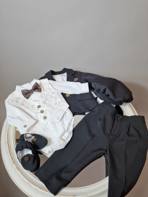 Costum de botez