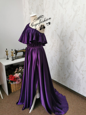 Rochie lungă din satin cu volan pe umăr si crapatură pe picior - Eva