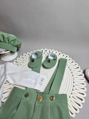 Costum de botez verde olive