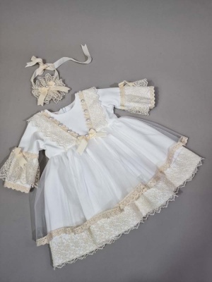 Rochița de botez Anne – Eleganță rafinată și confort pentru momente speciale
